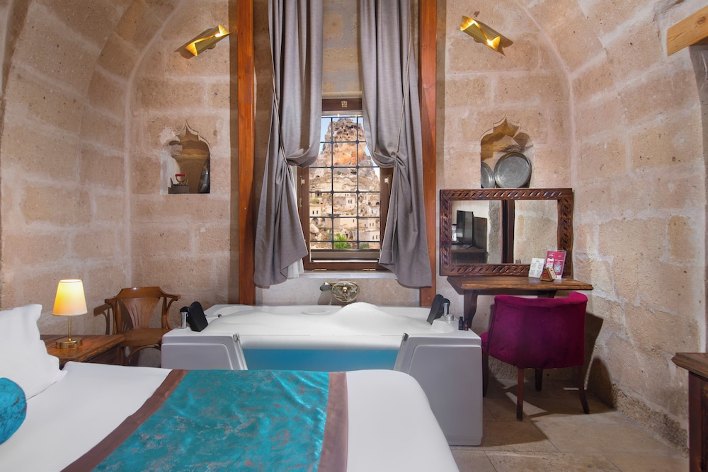 Deluxe Vintage Suite - 201
