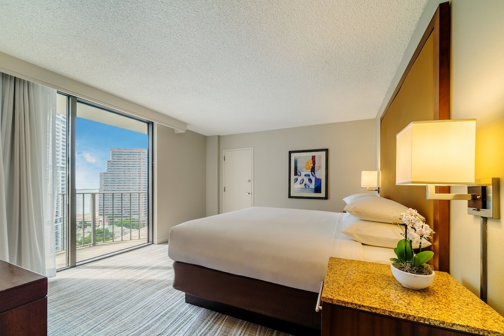 Room, 1 King Bed, Accessible (Roll-In Shower)