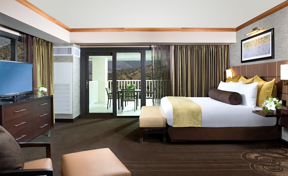 Resort Oh So Suite, 1 King Bed, Non Smoking - Photo 1