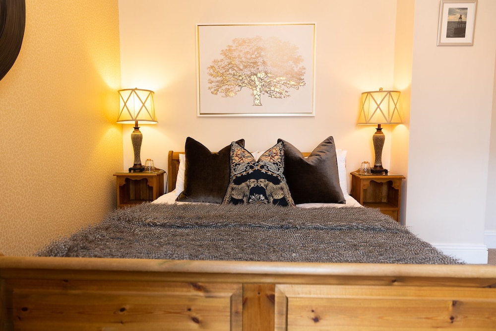 Luxury Double Room, Ensuite (Laurel Weald)