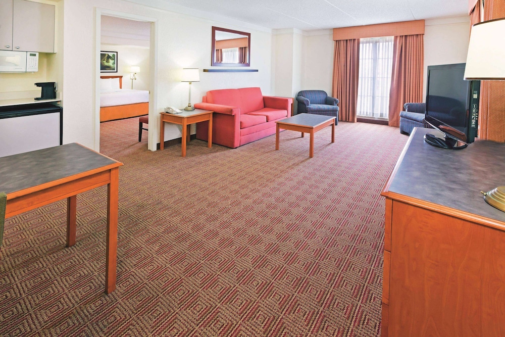 Suite, 1 King Bed, Non Smoking