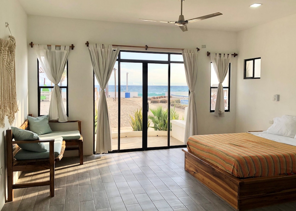 Deluxe Double Room, 1 Queen Bed, Sea View (Room 4) (No Air conditioning) photo 3