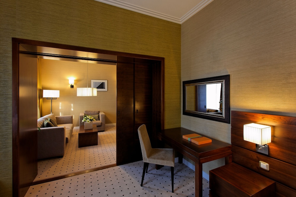 Studio Suite - Photo 3