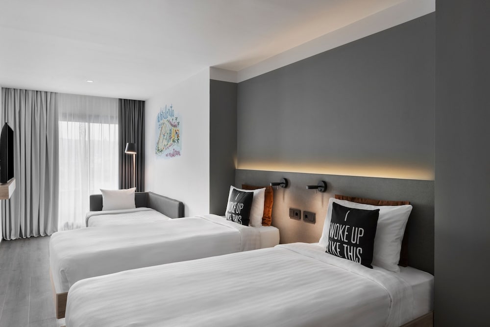 Room, 2 Twin Beds, Balcony thumbnail 5