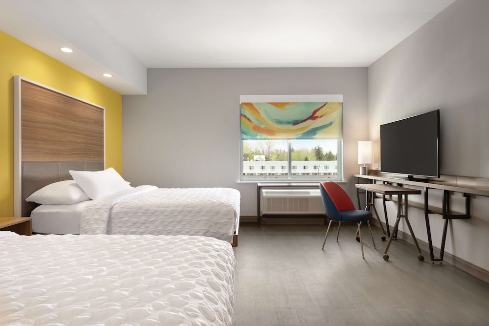 Room, 2 Queen Beds, Accessible, Bathtub photo 3