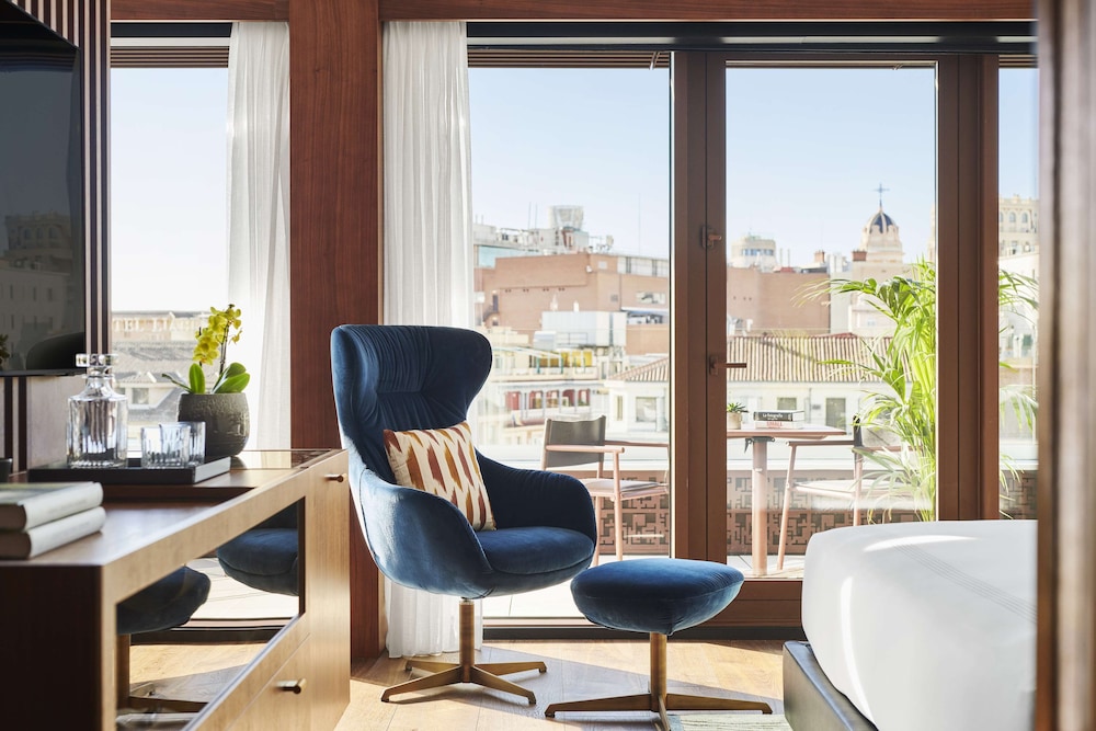 Suite, Terrace, Corner