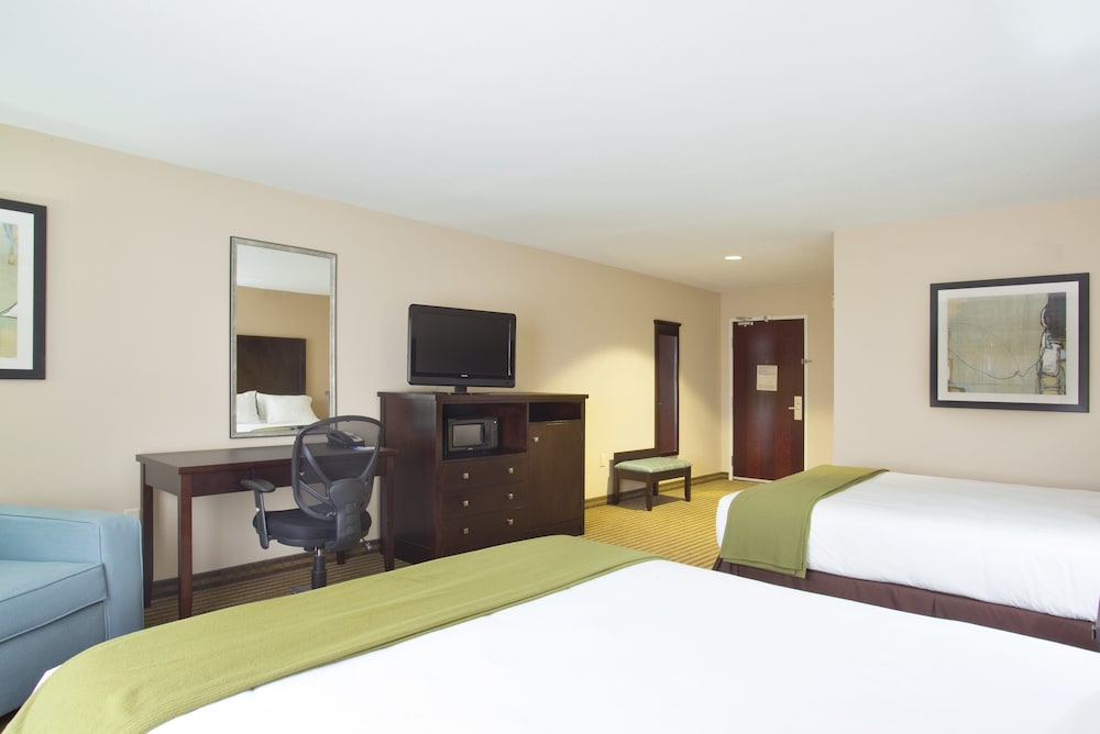 Standard Room, 2 Queen Beds - Photo 2
