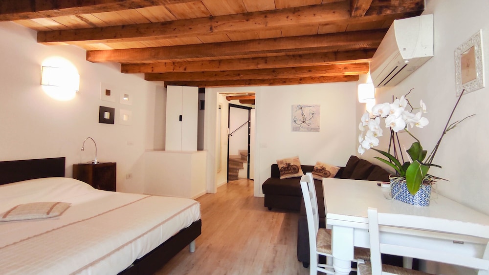 Deluxe Double or Twin Room, Non Smoking photo 1