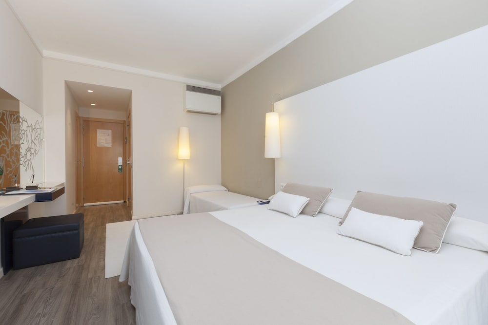 Standard Double Room, Mountain View (2 adults and 1 child) photo 3
