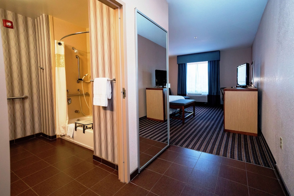 Suite, 1 King Bed, Accessible, Non Smoking - Photo 2