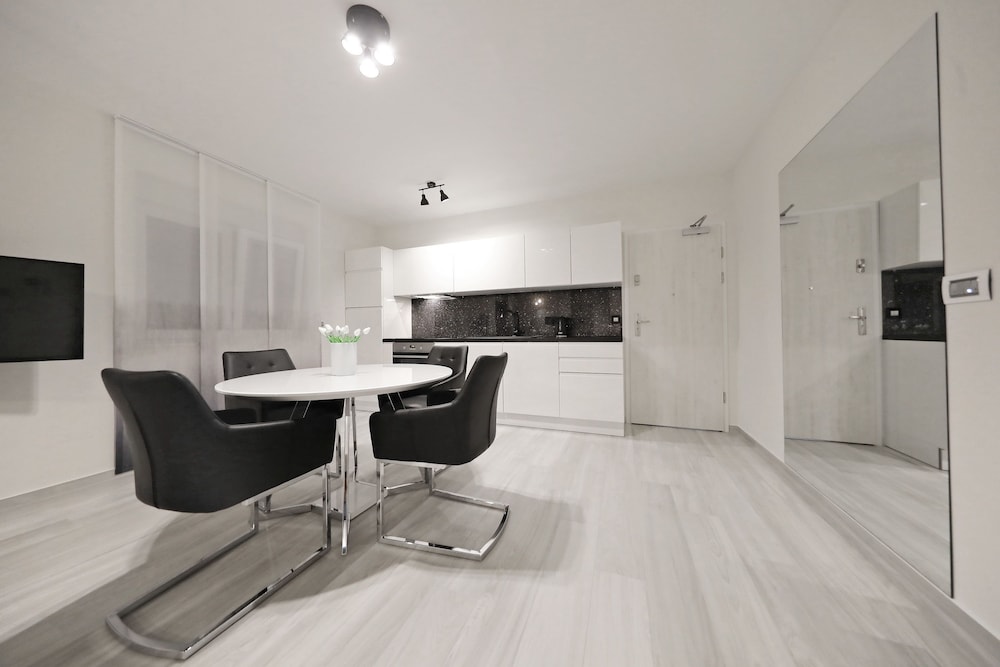 Luxury One Bedroom with Terrace Ground Floor photo 3