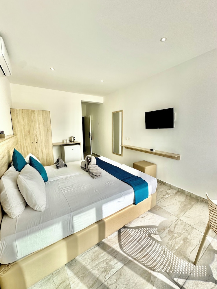 Superior Room, Pool Access, Ground Floor photo 1