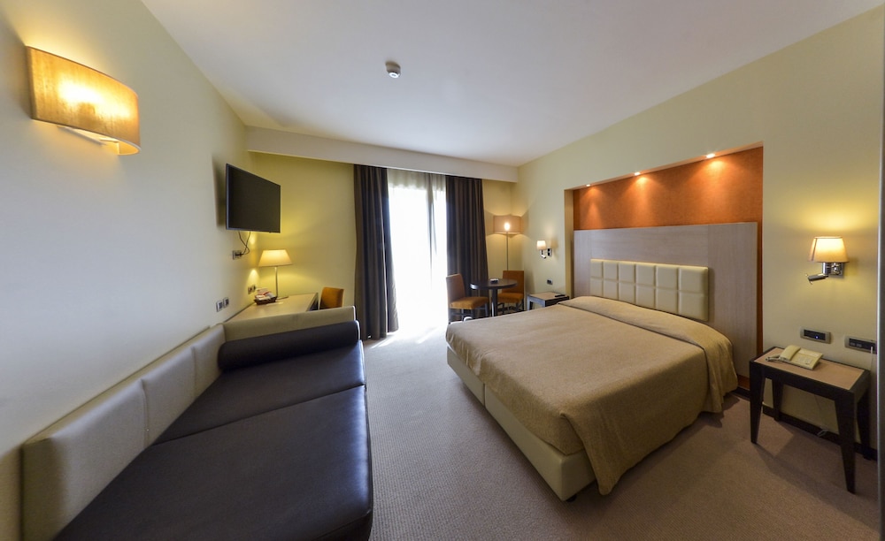 Superior Room, sleeps 3 - Photo 1