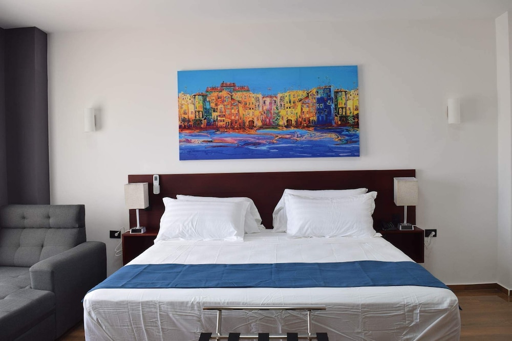 Superior Single Room, 1 King Bed, Mountain View
