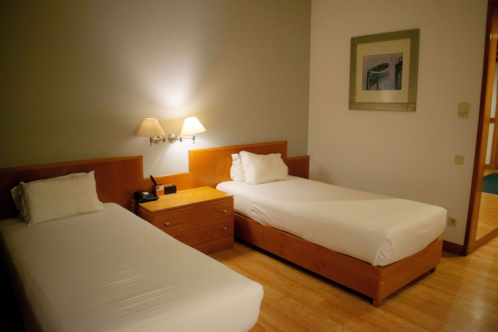 Standard Room, 2 Twin Beds, Non Smoking (Mobility) photo 2