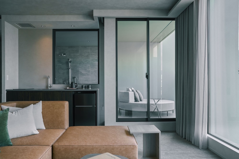 Twin Bed Suite with Jacuzzi, Non Smoking - Photo 3