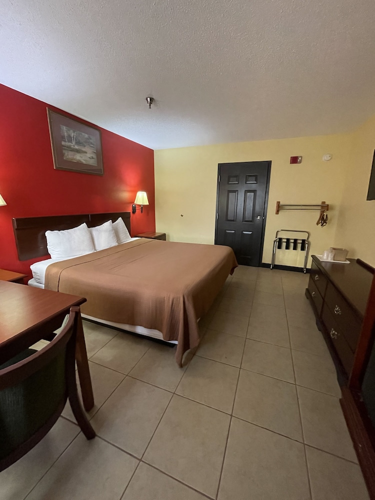 Room, 1 King Bed, Accessible photo 3