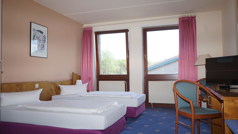 Standard Twin Room - Photo 1