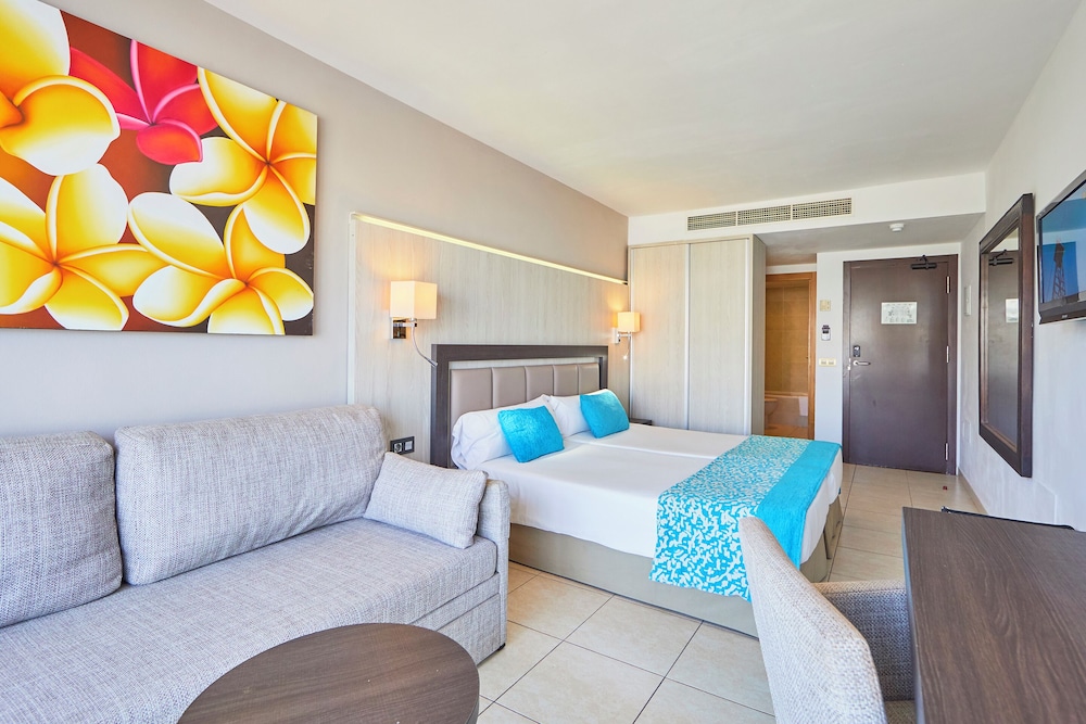 Double Room, Pool View (2 Adults +2 children) photo 2