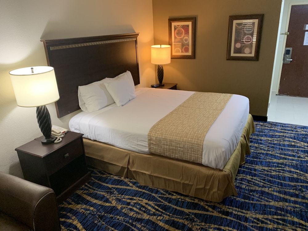 Room, 1 King Bed - Photo 3