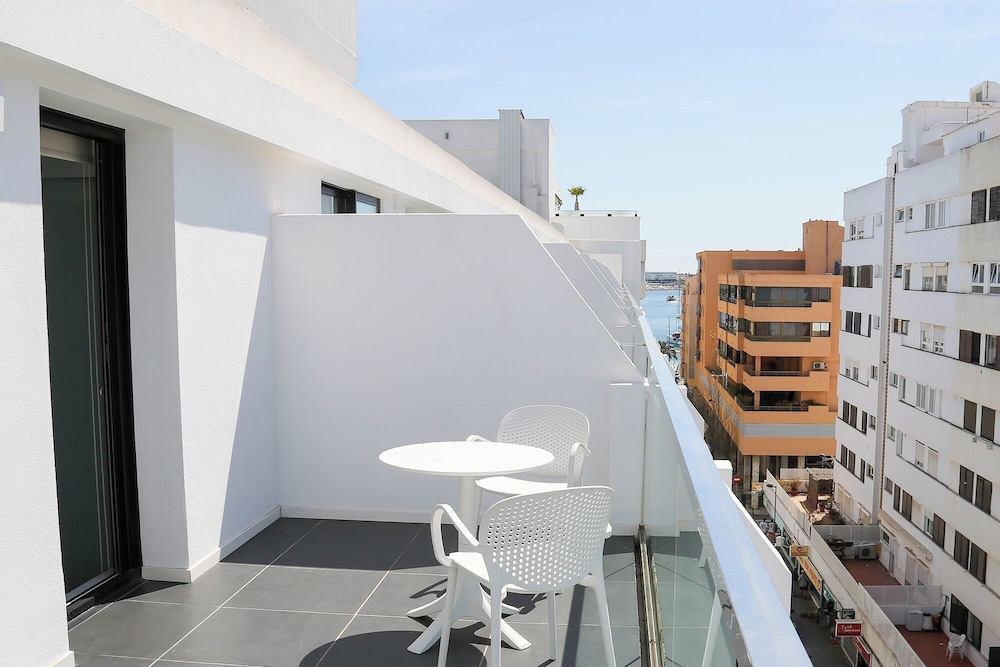 Deluxe Double Room, Terrace (1 Pax) - Photo 7