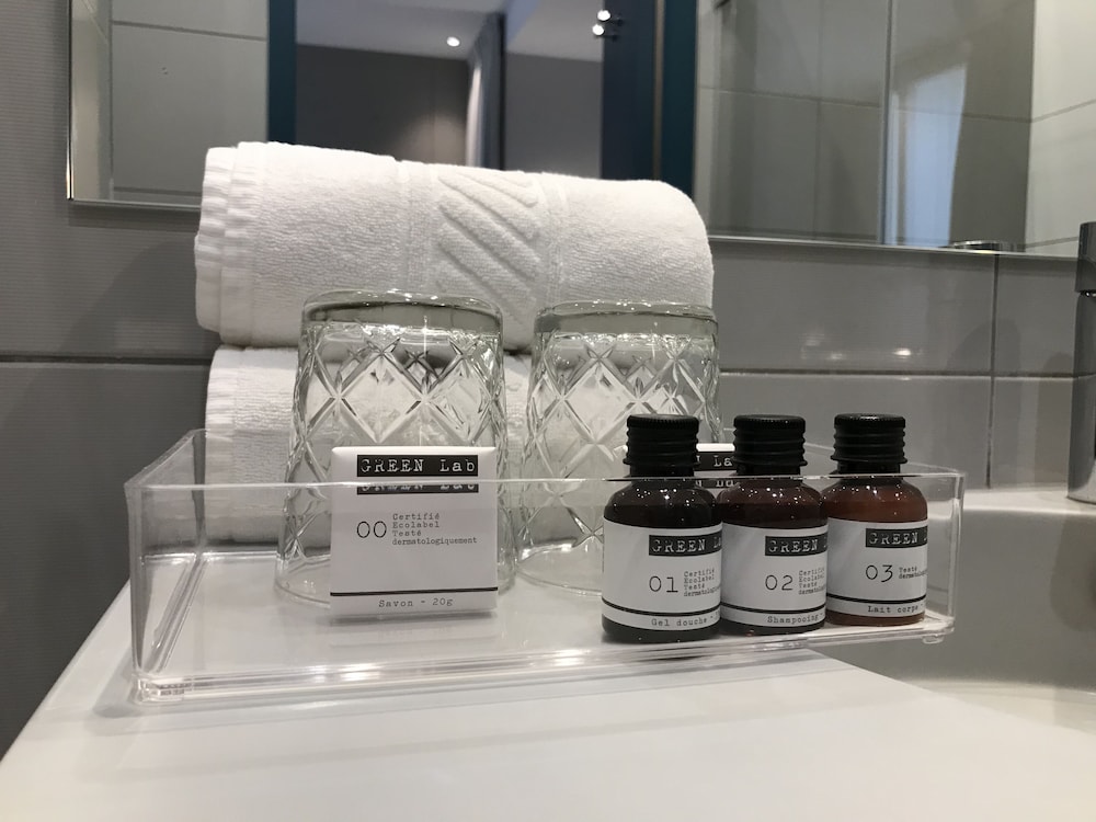 Le Basile Hôtel bathroom photo