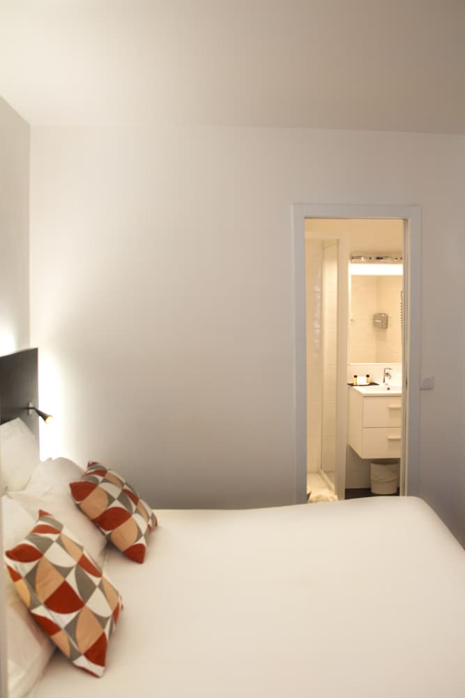 Classic Room thumbnail 6