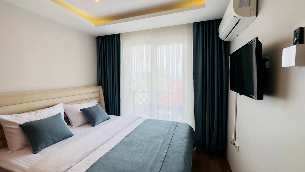 Standard Suite, Multiple Beds, Kitchen, City View - Photo 5