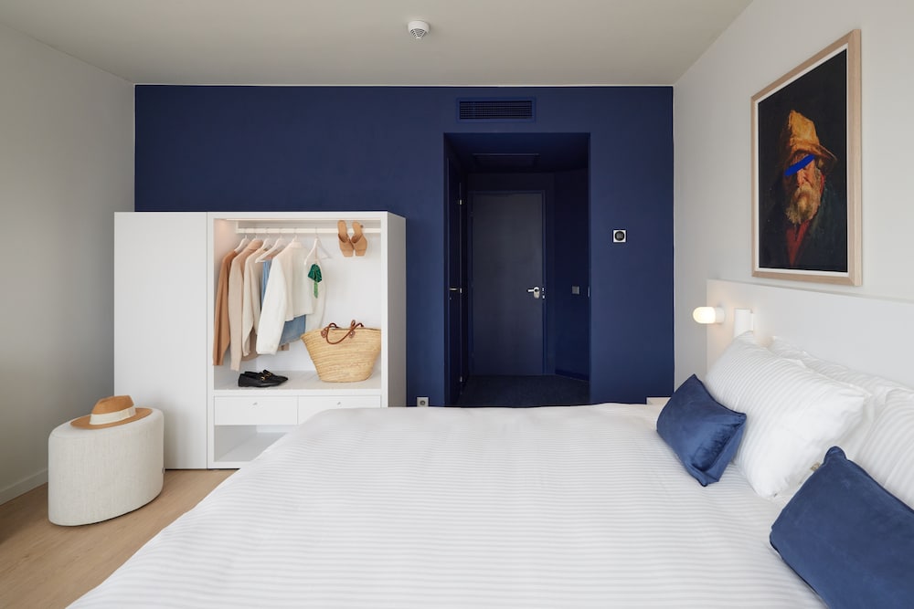 Family Room, 2 Bedrooms