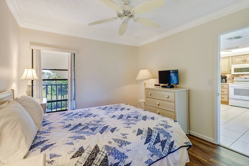 Condo (21400 Bay Village Dr  #204) photo 3