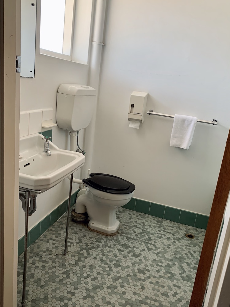 Basic Twin Room - Photo 3