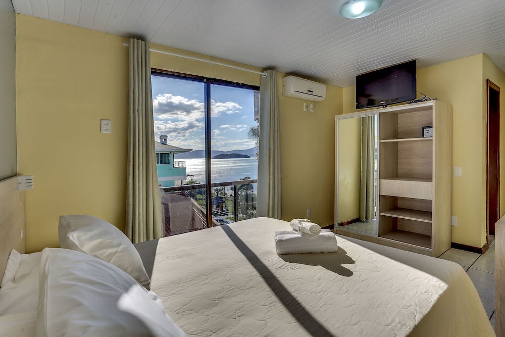Suite Triplo de Luxo Com Vista Lateral do Mar photo 3