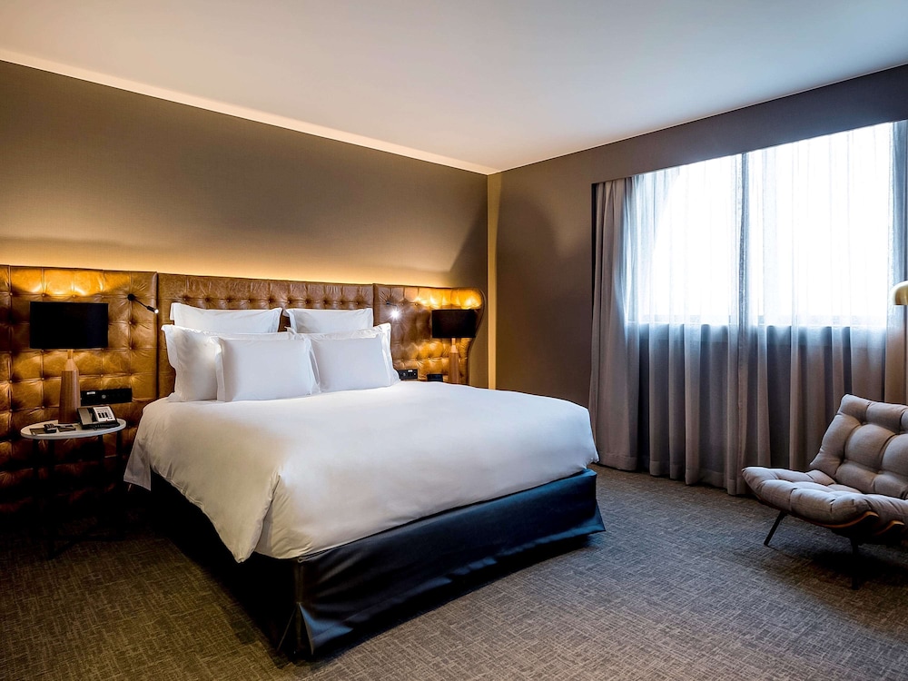 Executive Suite, 1 King Bed, Business Lounge Access