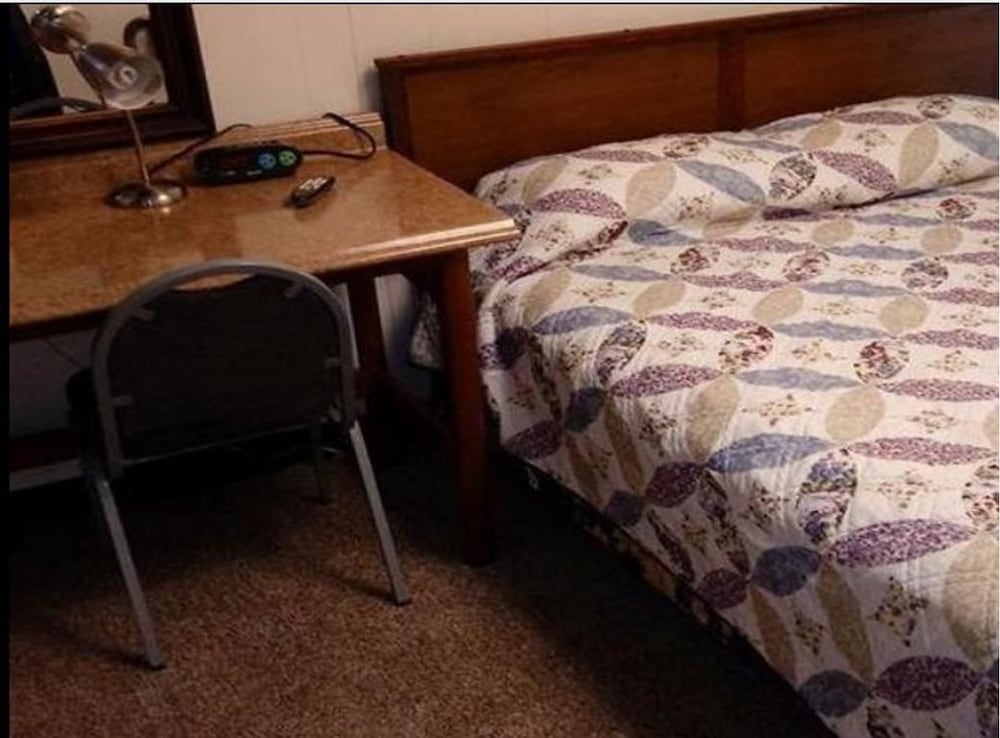 Classic Room, 1 Queen Bed, Smoking photo 2