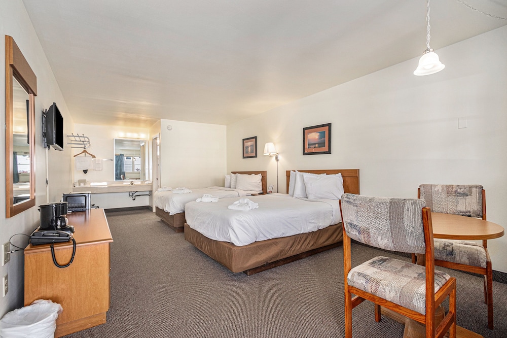 Basic Double Room, 2 Queen Beds photo 1