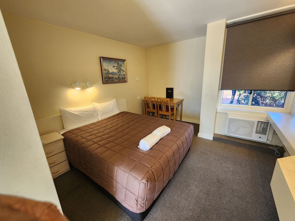 Economy Room, 1 Queen Bed photo 1