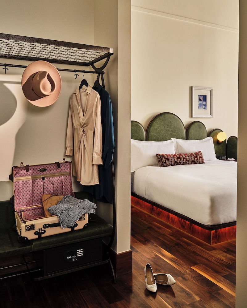 Suite (Crawford)