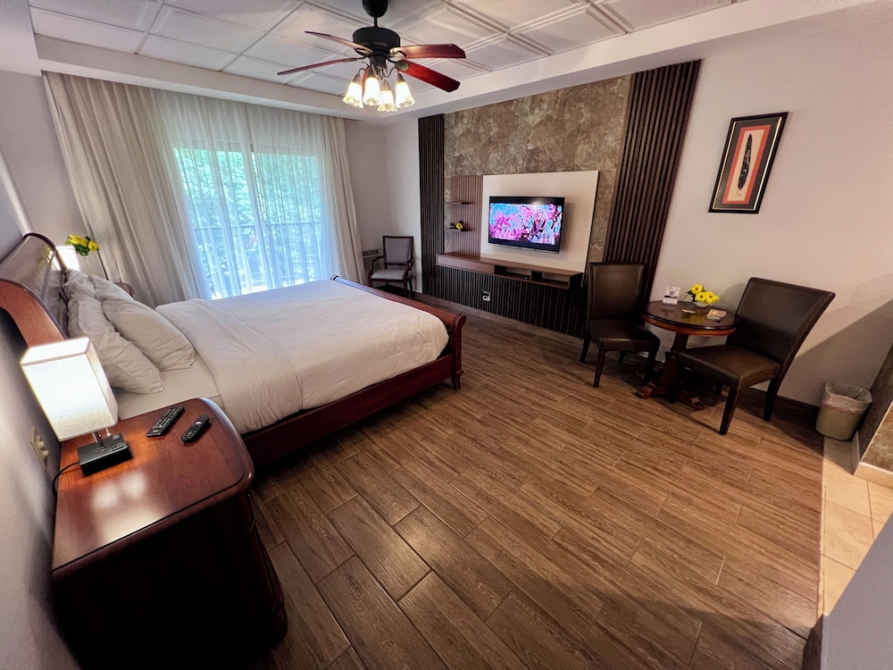 Standard Room, 1 King Bed, River View
