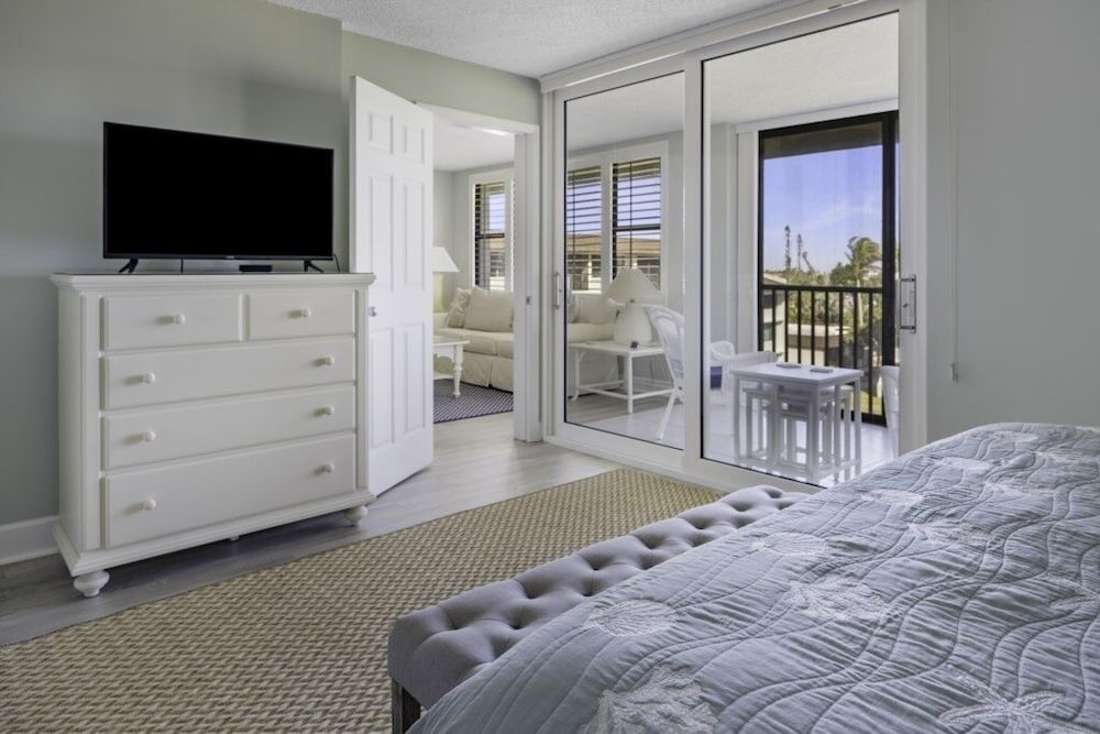 Condo, 2 Bedrooms photo 3