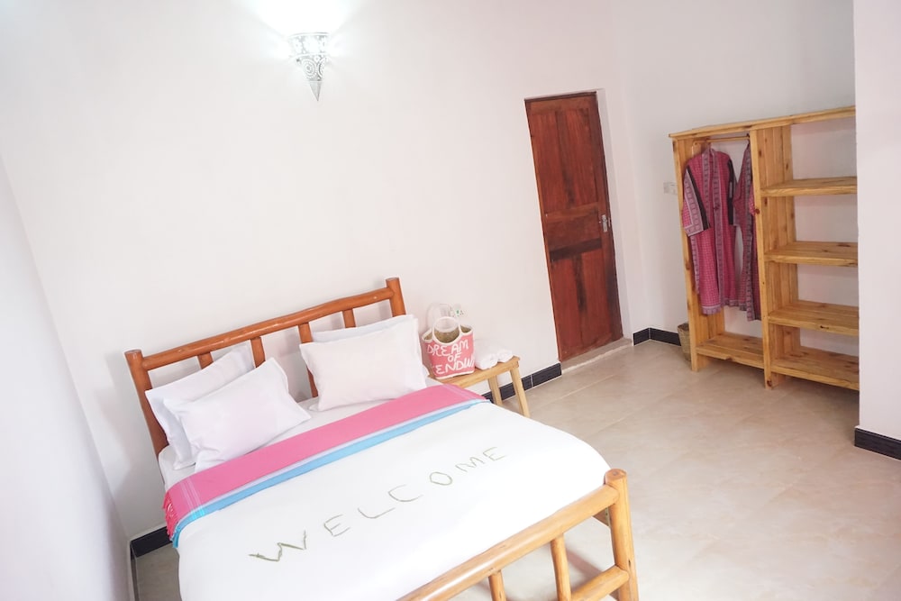 Deluxe Room, 1 Double Bed, Balcony, Ocean View (Pink) photo 1
