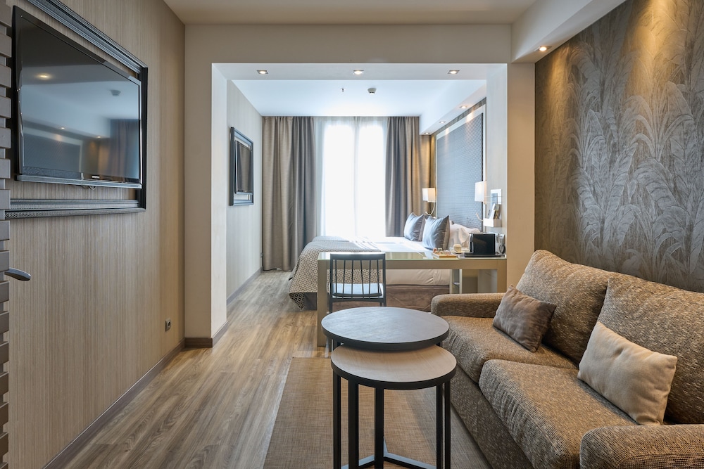 Junior Suite (2 Adults and 1 Child) photo 3