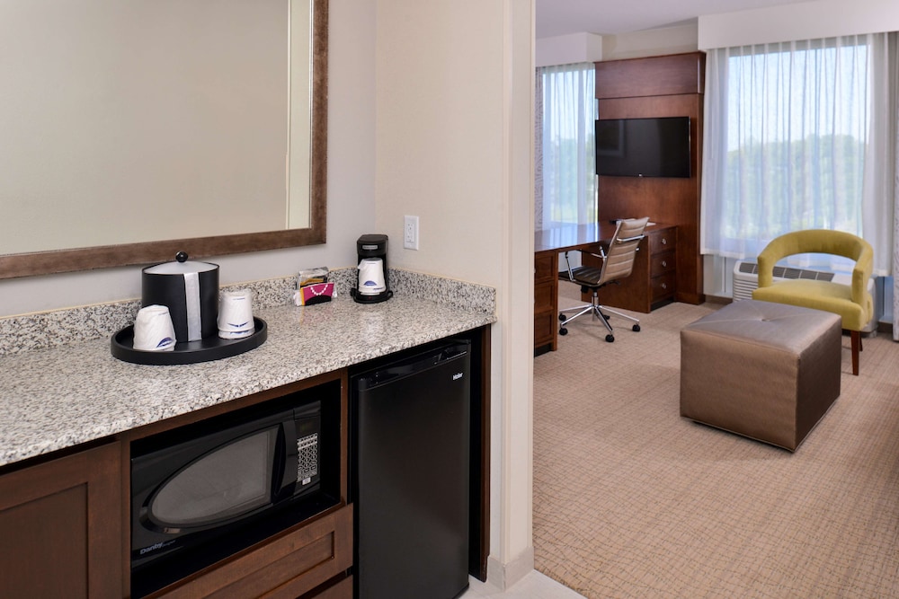 Corner Queen Room with Two Queen Beds