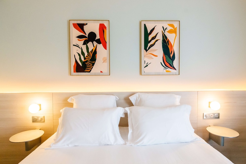 Exclusive Room, 1 King Bed, Non Smoking, Balcony (Twin bed on request) - Photo 8