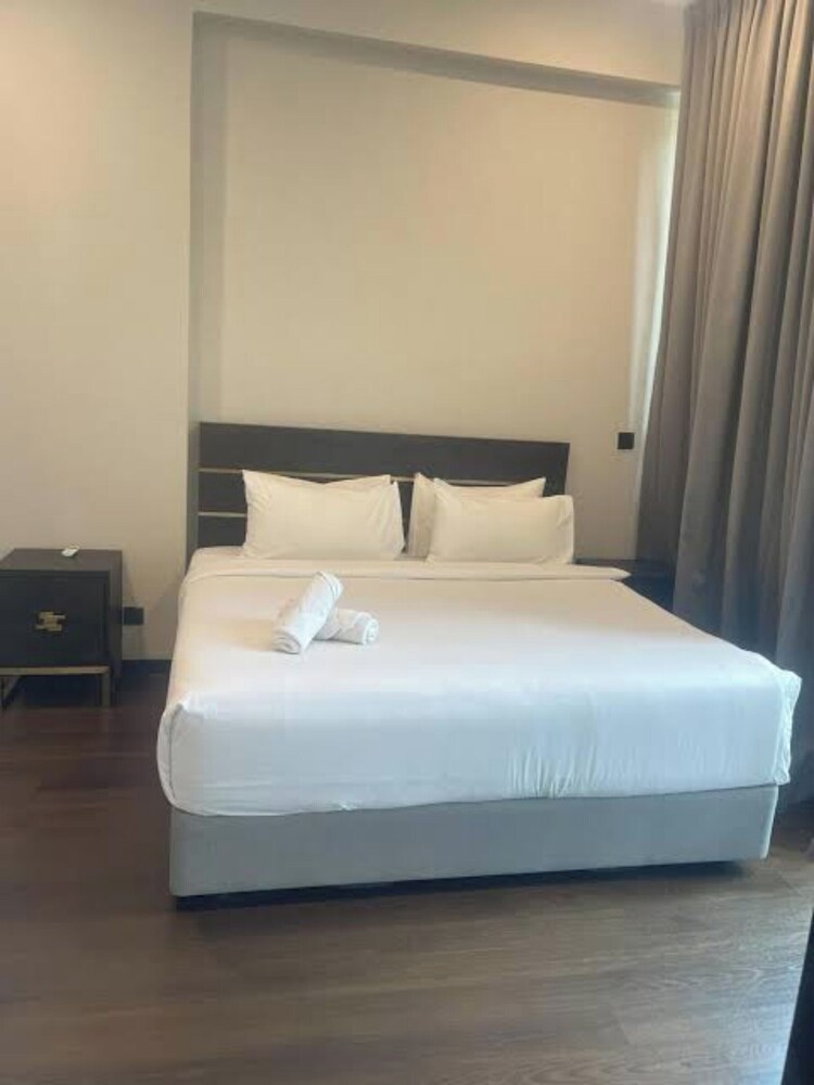 Family Room, 3 Bedrooms, City View