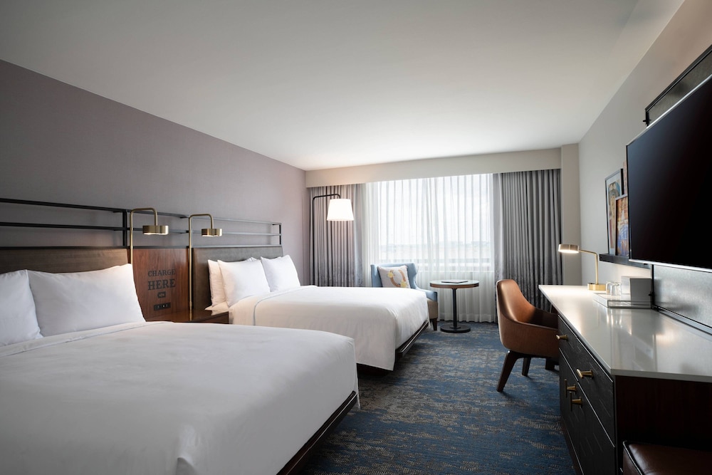 Deluxe Room, 2 Queen Beds - Photo 1