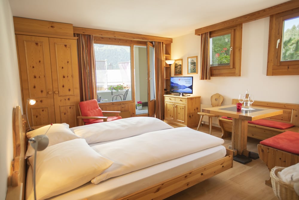 Standard Double Room, Balcony, Mountain View photo 2