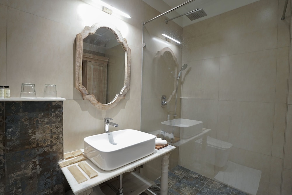 Upper Luxury - Photo 40