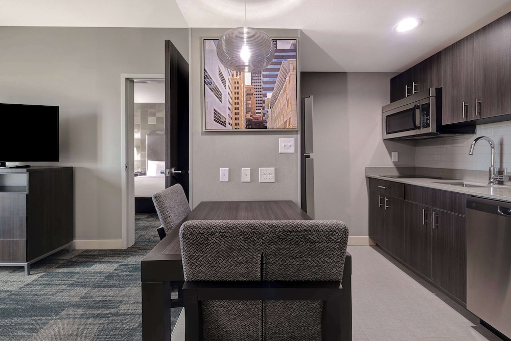 Suite, 1 Bedroom - Photo 4