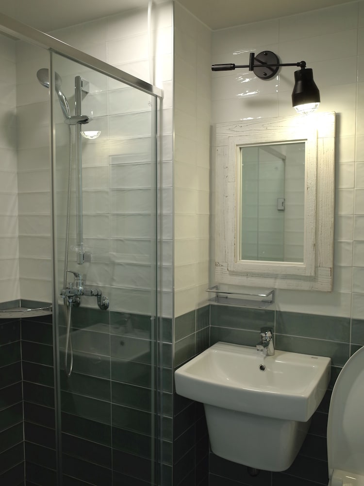 Standard Double Room (3,4F) - Photo 5