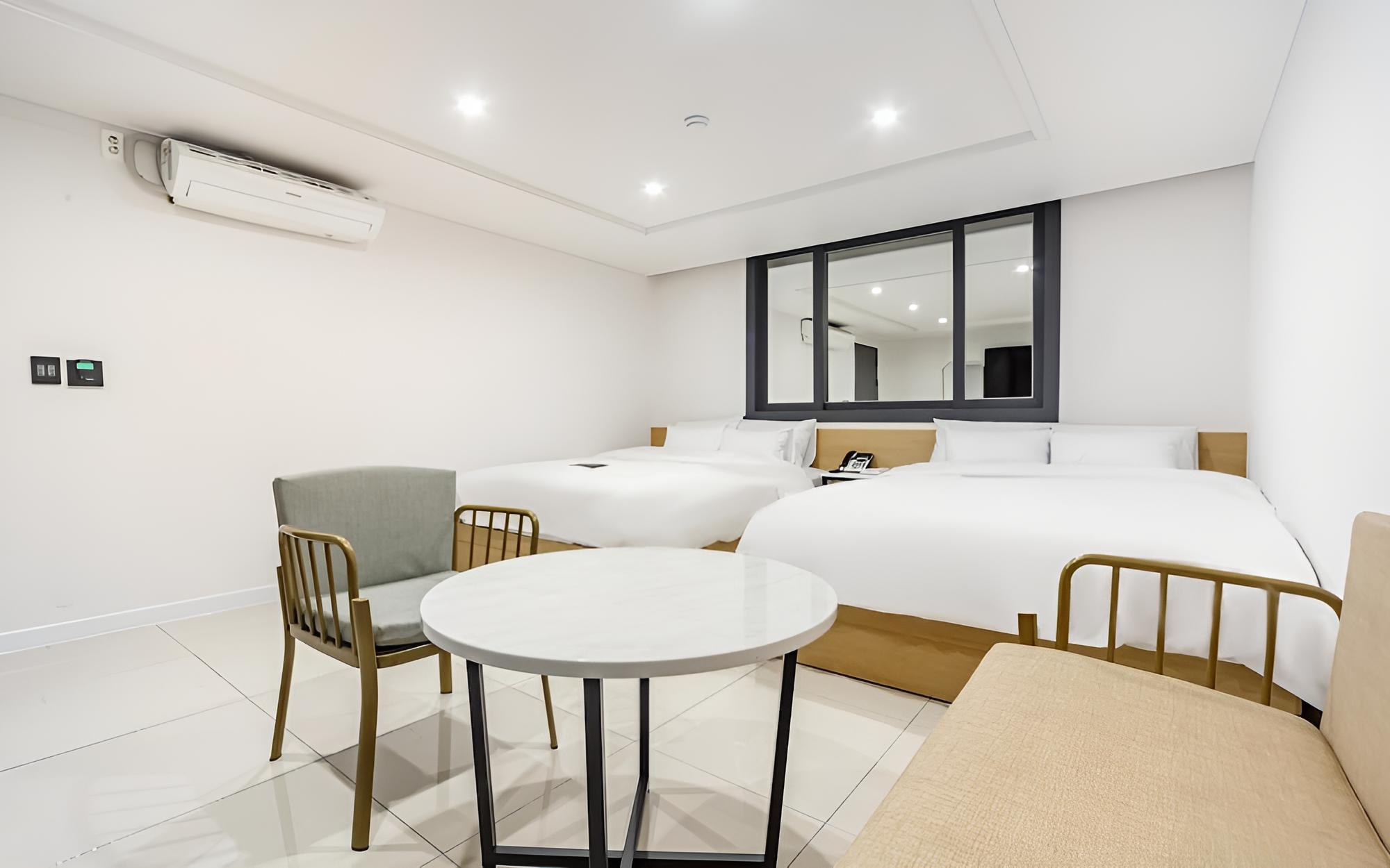 Room (Twin (non-smoking equipped with JBL s) - Photo 5